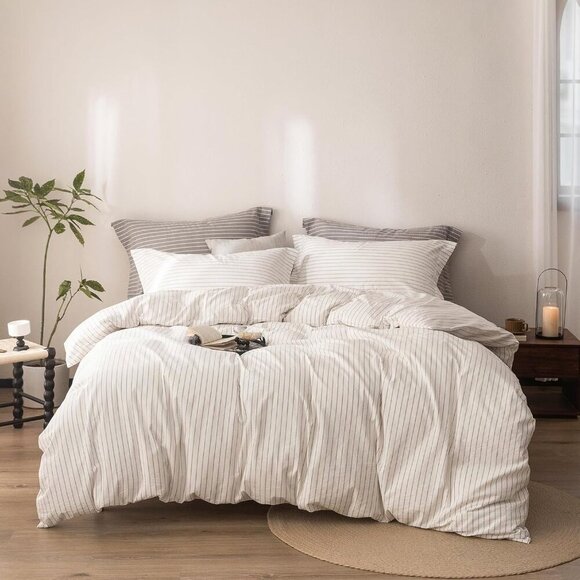 Cover with Zipper Closure and 2 Pillowcases, Color of Off White-Linen Grey Str - Picture 1 of 6